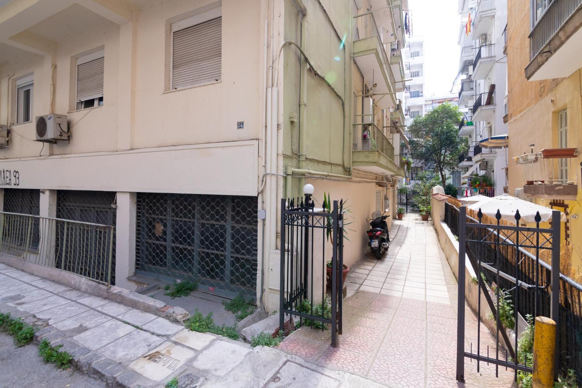 F & B Collection - 2 Bedroom Flat * Thessaloniki